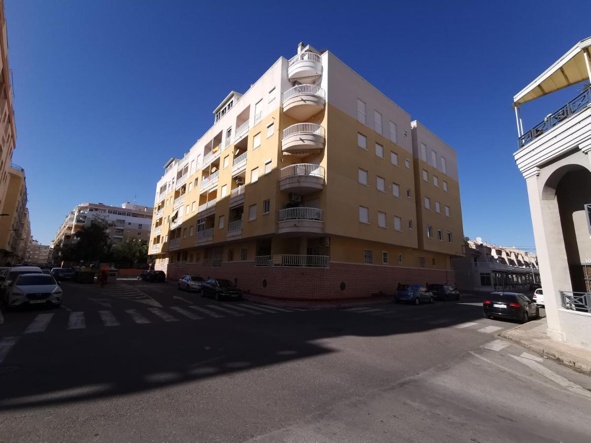 Rent An Apartment In Torrevieja Extérieur photo